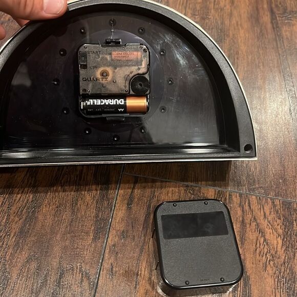 Beautiful 1  Vintage Seiko Hollywood Regency Brass Table
Clock, 1980s, Gold - Picture 7 of 11